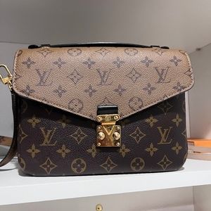 Louis Vuitton purse
